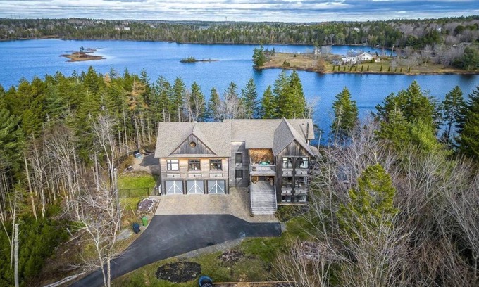 Hammonds Plains Casa | Peaceful Retreat on Schmidt Lake