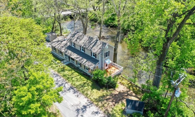 Edinburg Casa | Peaceful Retreat on Creekside