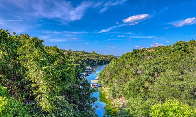 Lakeway Casa | Retiro tranquilo en el lago Travis con terrazas, una parrilla y fogón - ¡cerca de la ciudad!