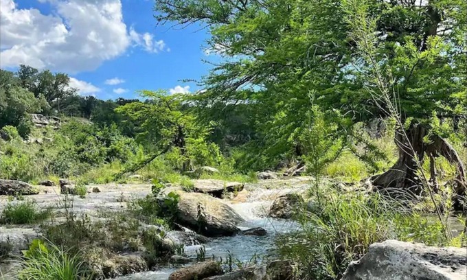 Fischer Casa | Peaceful River Retreat - Easy Access & Endless Fun - Blanco River Property