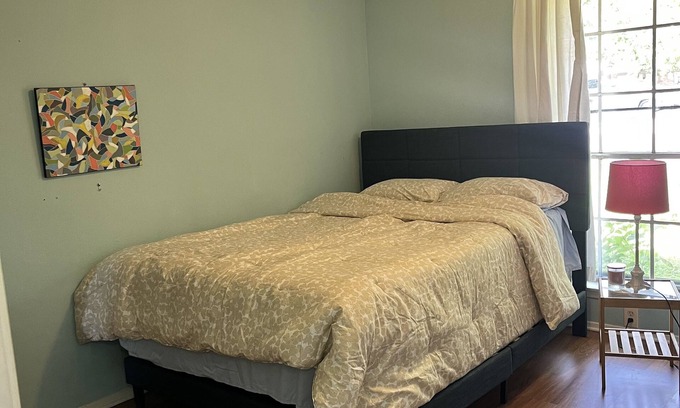 Johnston Terrace Casa | Peaceful Room in East Austin Home Queen sized bed, full bath and work space