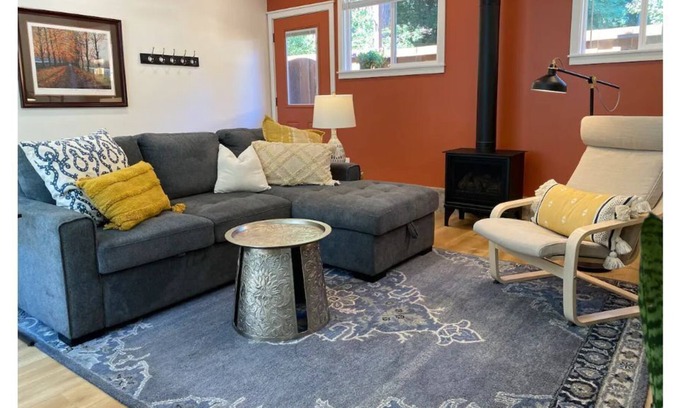 Felton Casa | Peaceful setting in the heart of town
