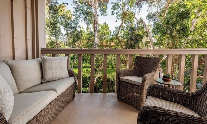 Rancho Bernardo Hotel | Peaceful Setting Perfect for Family Getaway | Spacious Room w/ Private Patio