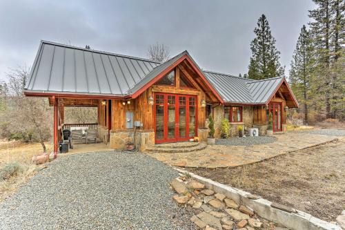 Weaverville Casa | Peaceful Shasta Cascade Getaway on 15-Acre Ranch!