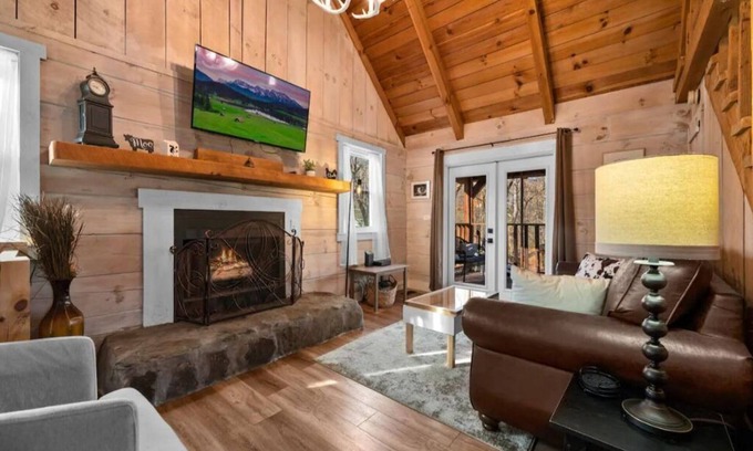 Townsend Cabina | Peaceful Side of the Smokies! Hot Tub! Sleeps 6.