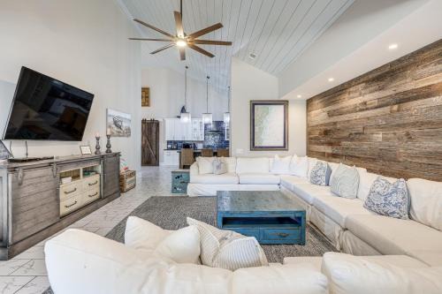 Demere Park Casa | Peaceful St Simons Island Home 1 Mi to Pier!