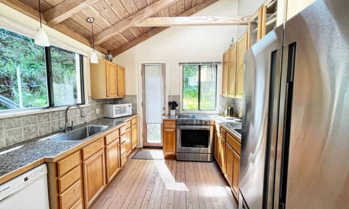 Inverness Casa | Peaceful Stay w/ Mountain Views + Walk to Trails
