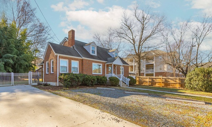 Greensboro Casa | Peaceful: Steps to UNCG, Close to Coliseum, Koury, Cone, Aquatic Center Downtown