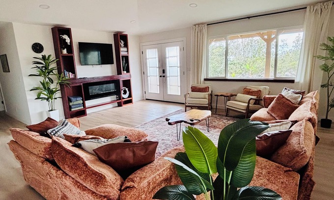 Ocean View Casa | Peaceful, stylish, modern Hawaiian getaway on one acre with views and stars!