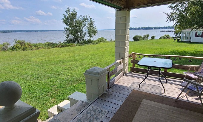 Benedict Cabaña | Peaceful Suite on the Water "Osprey." Sunrise over the river from your porch.