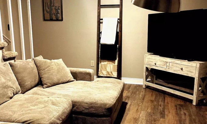 Old Jefferson Apartamento | Peaceful Two story Apartment