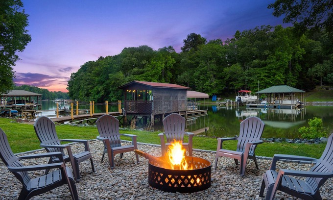 Terrell Casa | Peaceful Retreat on Lake Norman /Pontoon Boat ava.