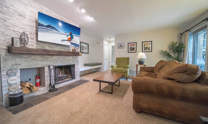 Keystone Condominio | Peaceful w/Wood Burning Fireplace, Patio