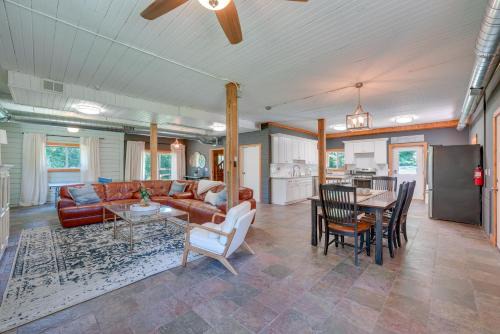 Warrenville Casa | Peaceful Warrenville Home 1 Mi to Herrick Lake!
