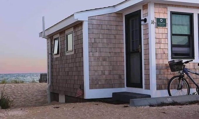 North Truro Cabina | Peaceful Waterfront Beach Cottage!
