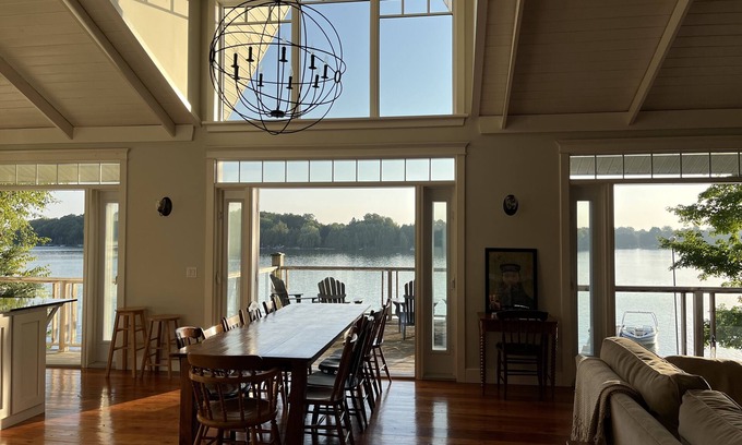 Grey Highlands Cabaña | Peaceful waterfront family cottage on Lake Eugenia