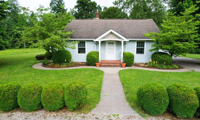 Helmsburg Cabaña | Peaceful Wayside Cottage in the country 5 miles north of Nashville, IN!