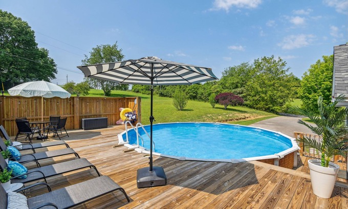 White Bluff Cabina | Peaceful White Bluff Vacation Rental w/ Pool!