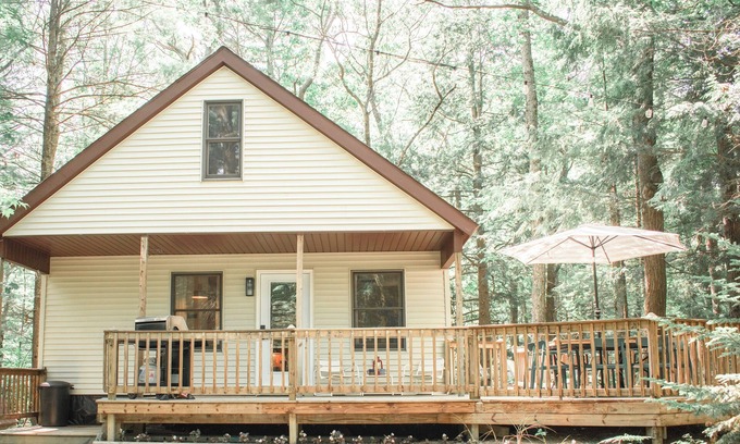 Ludington Cabina | Peaceful Woodland Cabin Near Ludington & Pentwater