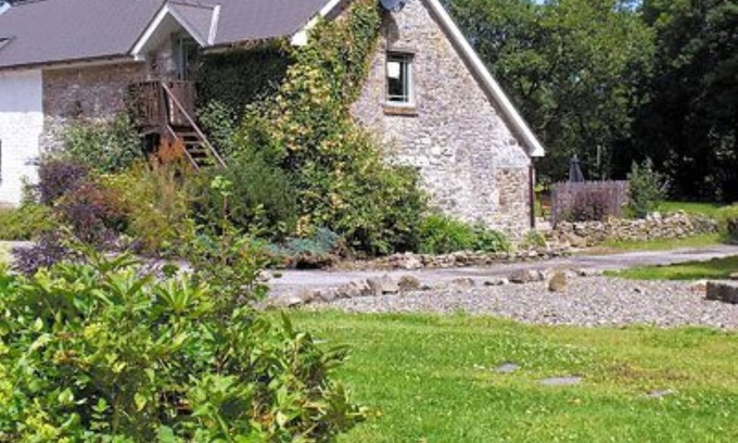Tan-y-groes Casa | Peacefully located Barn dog and family friendly Close to the beaches and village