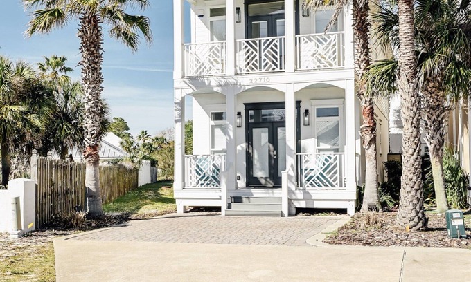Inlet Beach Heights Casa | Peach on the Beach. 4 Br home. 15 steps from the beach!