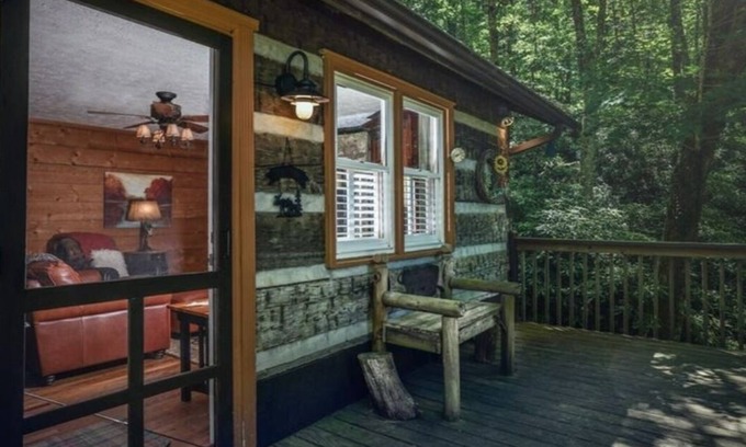 Blowing Rock Cabina | PEACOCK RIDGE Great location, minutes from Blowing Rock and Appalachian Ski Mtn!
