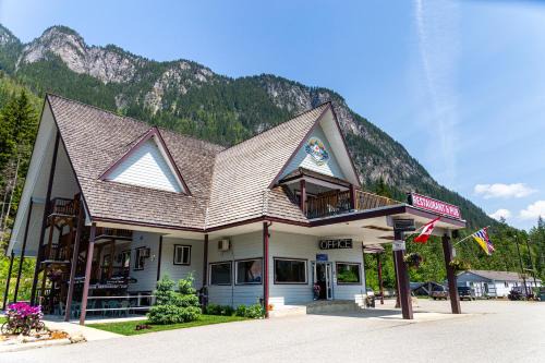 Revelstoke Cabina | Peaks Lodge