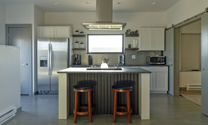 Bozeman Apartamento | Peaks View Suite - Apartamento moderno en el centro de Bozeman