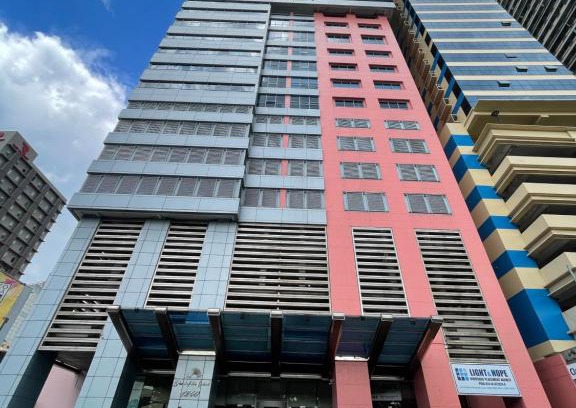 Ermita Apartamento | Pearl Of The Orient Tower, in front of US Embassy