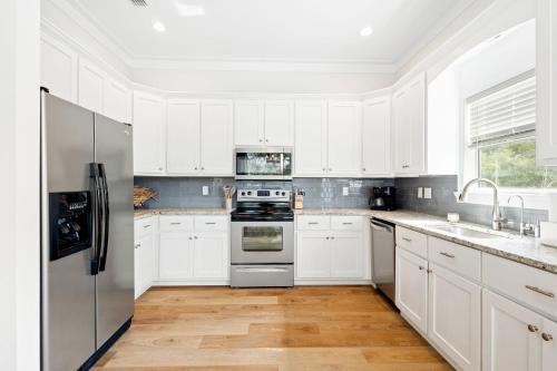 White's Gulfview Casa | Pearly White By Stay on 30a, Golf Cart, Private Pool, Bikes