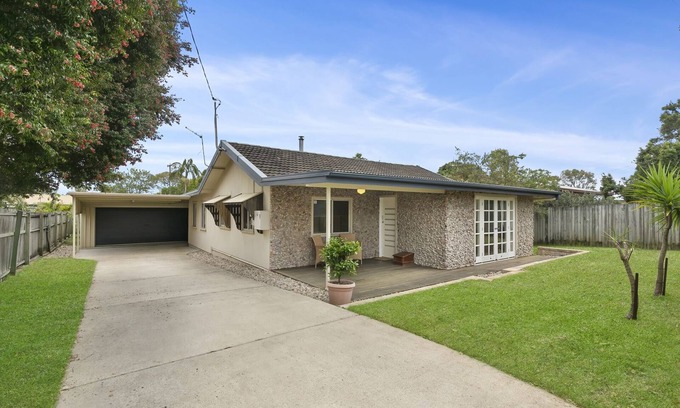 Beachmere Casa | PEBBLE COTTAGE