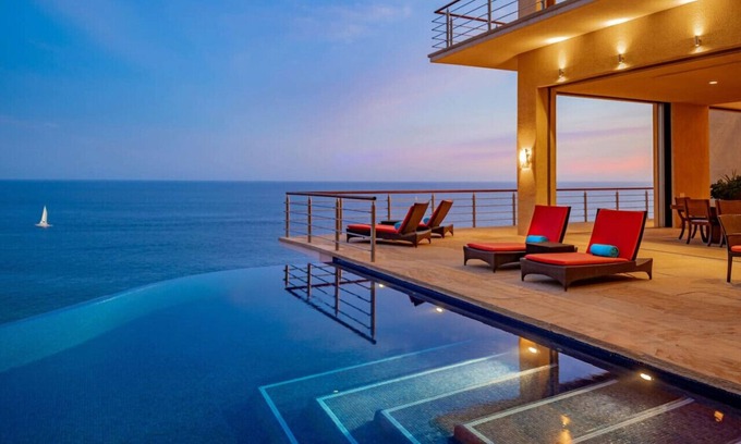 Pedregal Villa | Pedregal Villa Bellissima Infinity Pool and Cinema