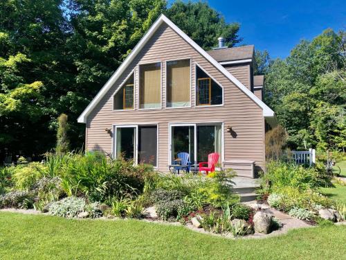 Suttons Bay Casa | Peek of the Bay