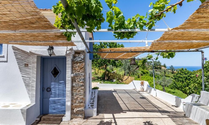 Skopelos Casa | Pefkias Tiny Cottage