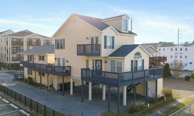 Midtown Ocean City Casa | Pelican 1+2+3 | Entire House 10BR 6.5BA Ocean Side