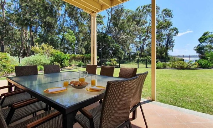 Narrawallee Casa | Pelican Beach House - A beautiful beach house