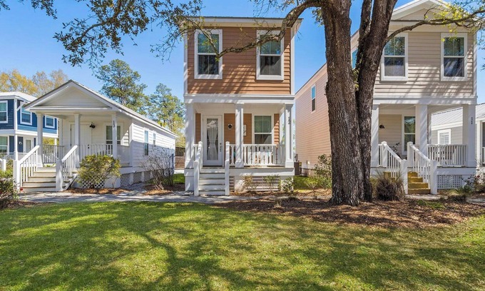 Ocean Springs Cabaña | Pelican Cove Cottage located Downtown Ocean Springs