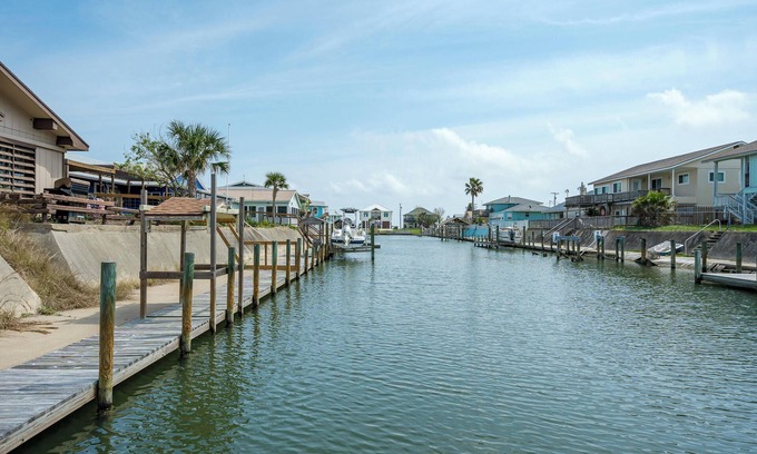 Palm Harbor Cabaña | Pelican Cove