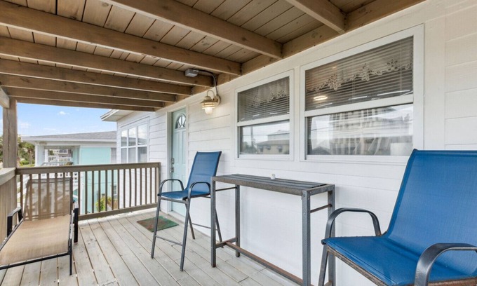 Fernandina Beach Cabaña | Pelican: Easy access, spacious beach cottage steps to ocean with large private yard