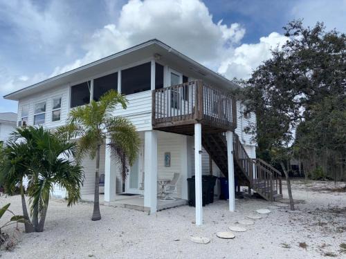 Bonita Springs Apartamento | Pelican Fresh Entire Unit Kit Washer Dryer Upstairs 3Mi to Beach