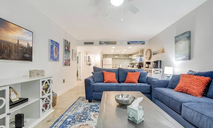 Crescent Beach Condominio | Pelican Inlet E131 - The Beach Pad