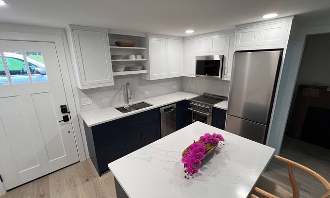 Fort Worth Apartamento | Pelican Loft - LakeFront Marina Property! 2 Bedroom, Kitchen, 1 Bath