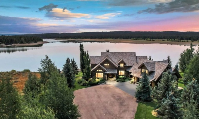 Island Park Cabina | Pelican Point | Private Beach, Dock & Views | 35 mins to YNP