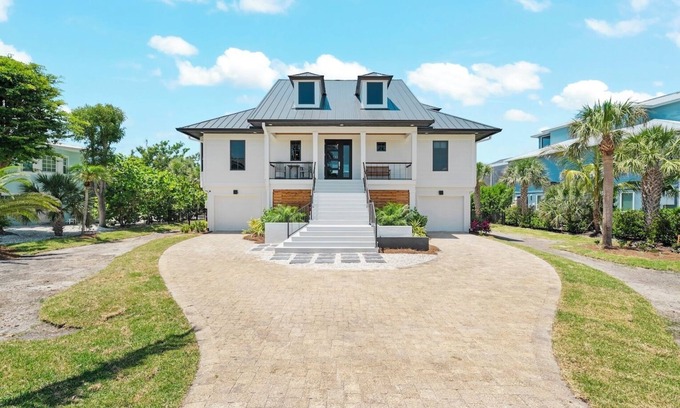 Sanibel Casa | Pelican's Perch: Gorgeous West Gulf Pool Home ¡Solo pasos para acceder a la playa!