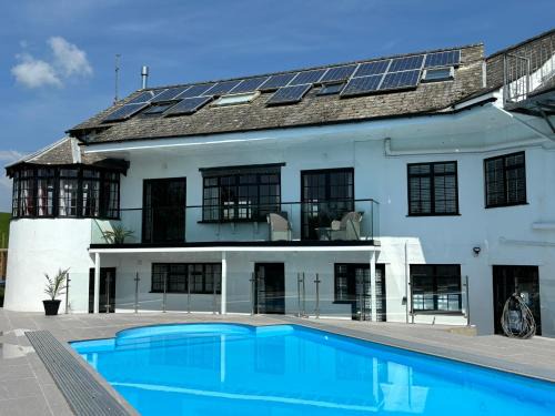 Pembroke Casa | Pembrokeshire Near The Beach With A Heated Pool