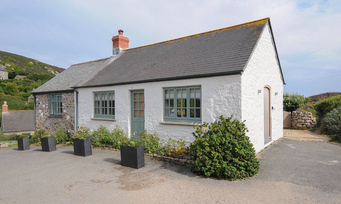 Porthgwarra Cabaña | PENDOWER COTTAGE, pet friendly, with open fire in Porthgwarra