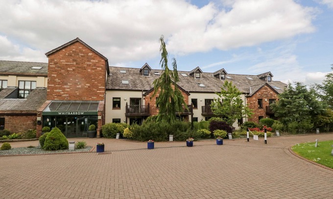 Penrith Cabaña | PENNINE VIEW, romantic, with pool in Penruddock