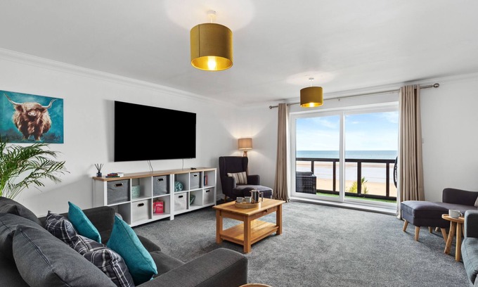 Saundersfoot Cabaña | Penrose - Beach House with Direct Beach Access