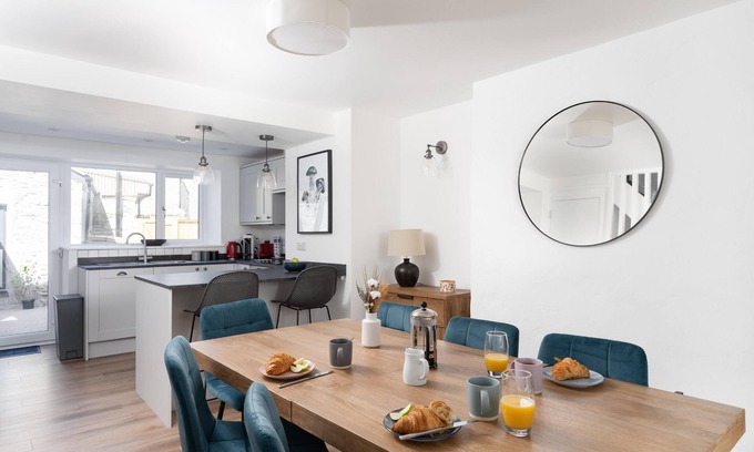 St Just Casa | Penrose Cottage - Architect designed in the heart of St Just. Dog friendly