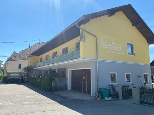 Offenhausen Casa | Pension Kinzl mit E-Ladestation